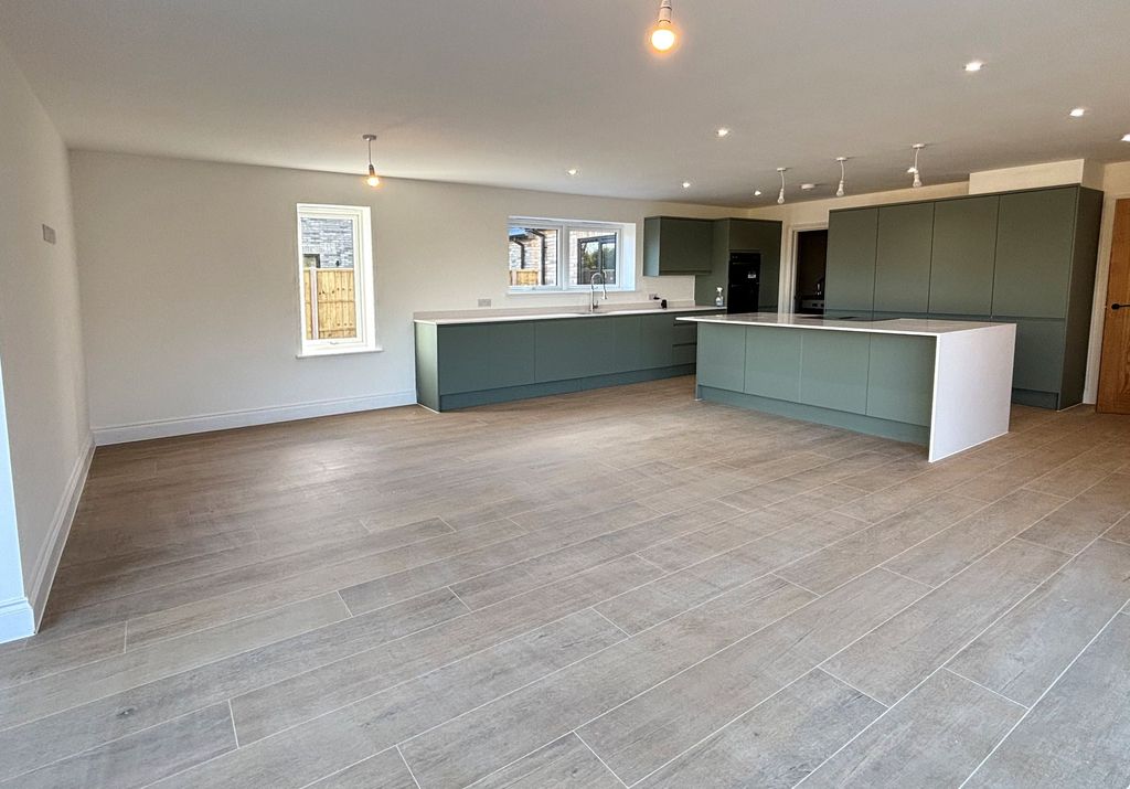 Property photo 3 of 18 Kitchen/Dining/Breakfast