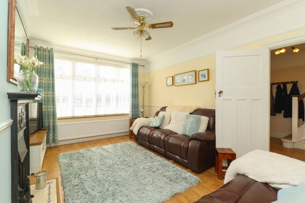 Property photo 3 of 17 Picture 3