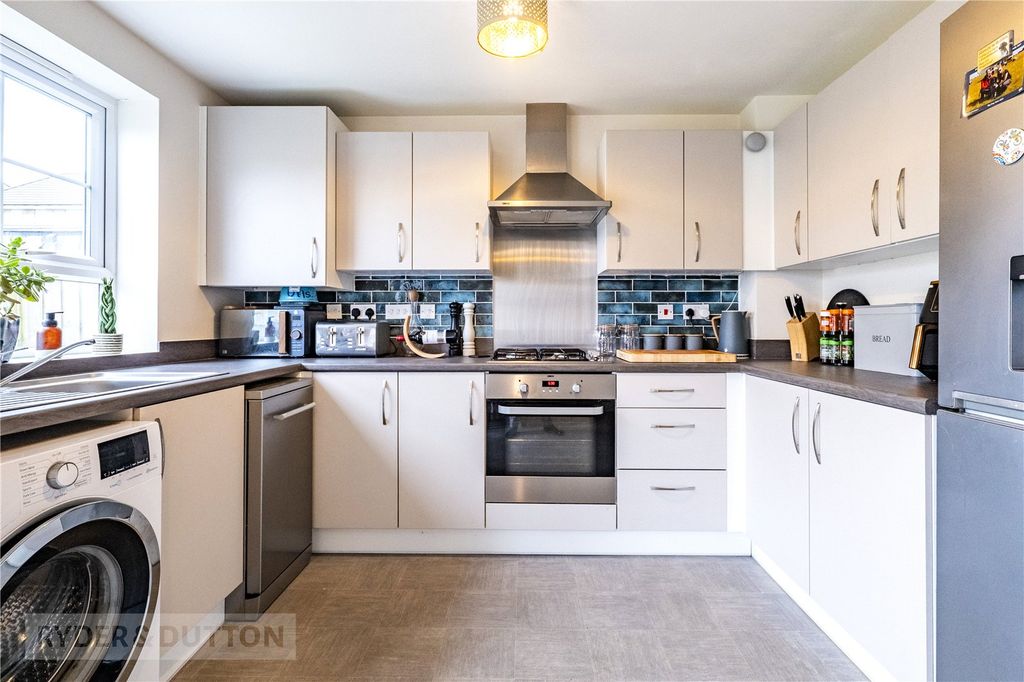 Property photo 3 of 19 Kitchen