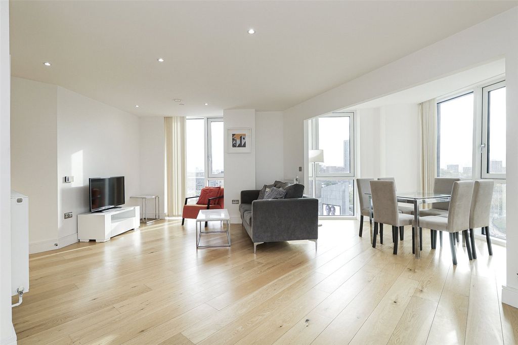 Property photo 2 of 18 Picture No. 22
