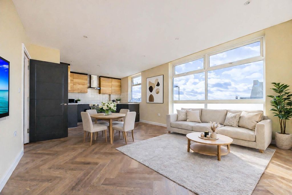 Property photo 3 of 9 Kitchen/Lounge/Diner