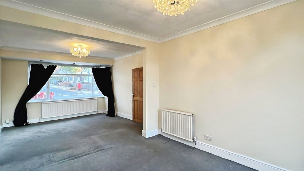 Property photo 2 of 16 Picture No. 21