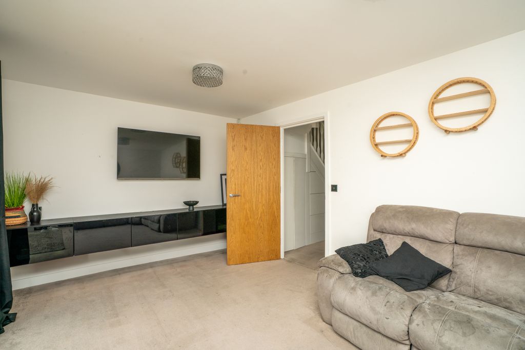 Property photo 2 of 15 15Bardenlane9