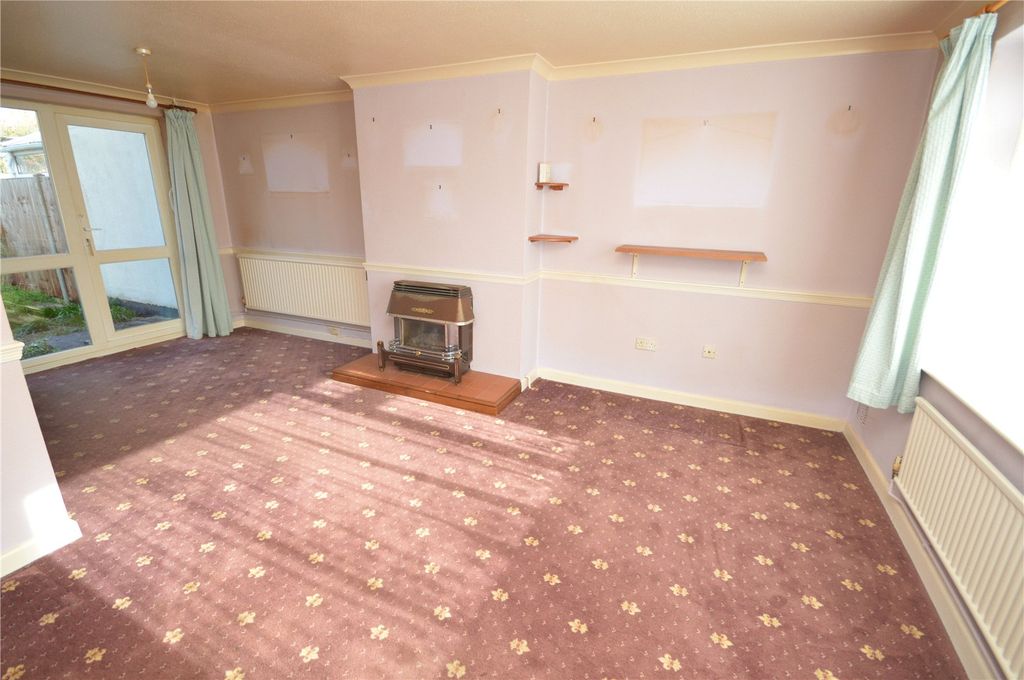 Property photo 2 of 15 Sitting Room