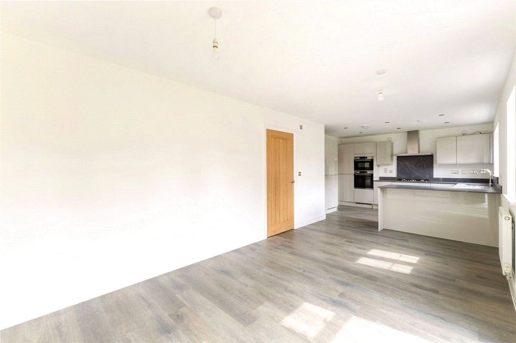 Property photo 3 of 16 Kitchen/Dining