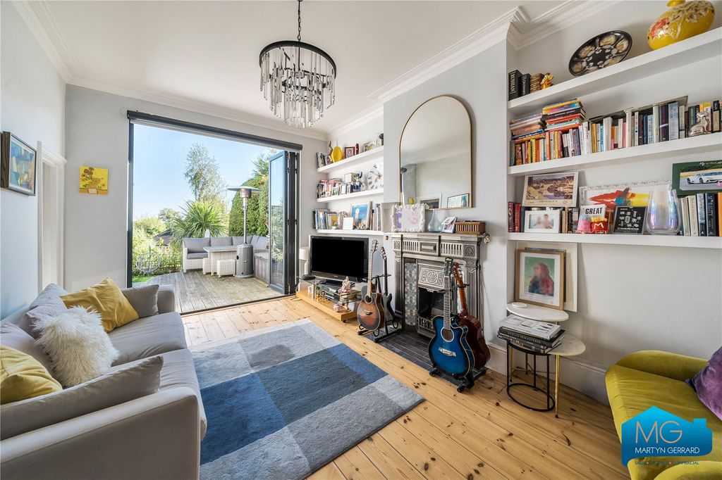 Property photo 2 of 19 Picture No. 16