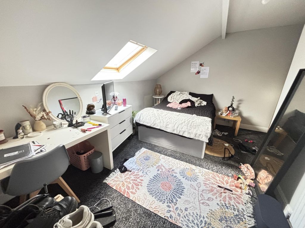 Property photo 2 of 15 A Bright And Well-Maintained Bedroom Featuring A c...