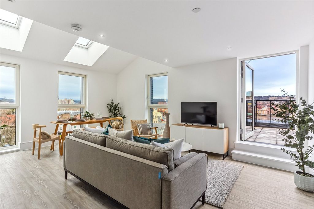 Property photo 1 of 11 B05.06 Mcarthur's