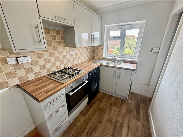 Property photo 2 of 7 Kitchen