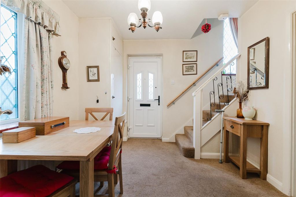 Property photo 3 of 25 Entrance Hall 2.Jpg
