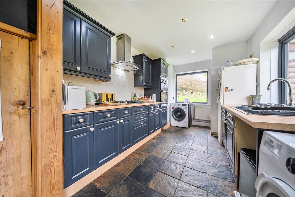 Property photo 1 of 25 1426157-6-69c69F456Bda9.Jpg