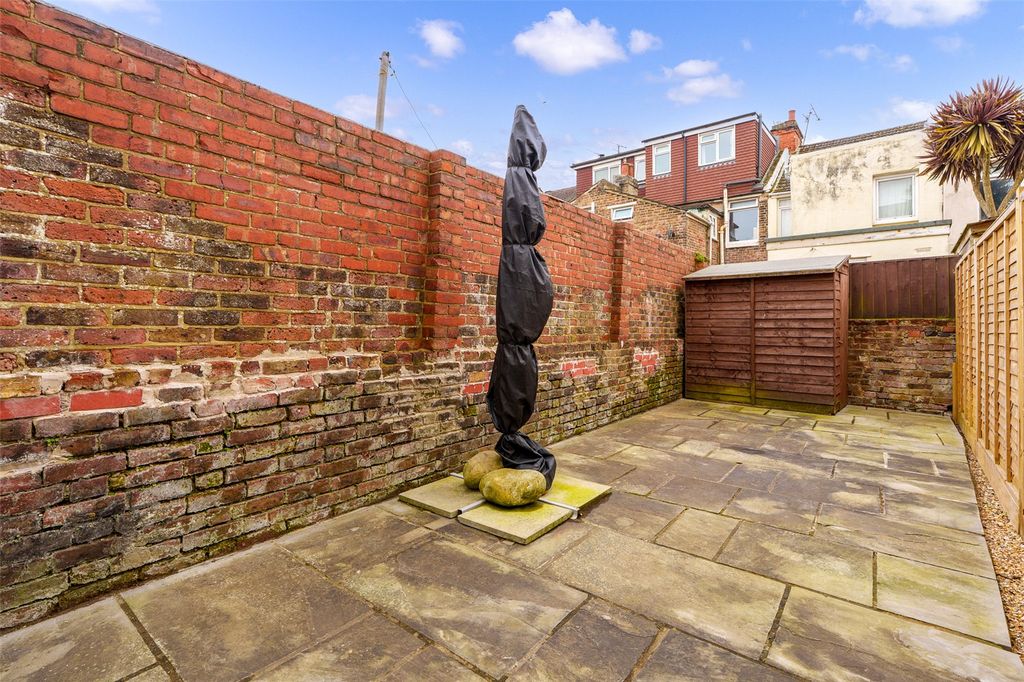 Property photo 2 of 18 Picture No. 15
