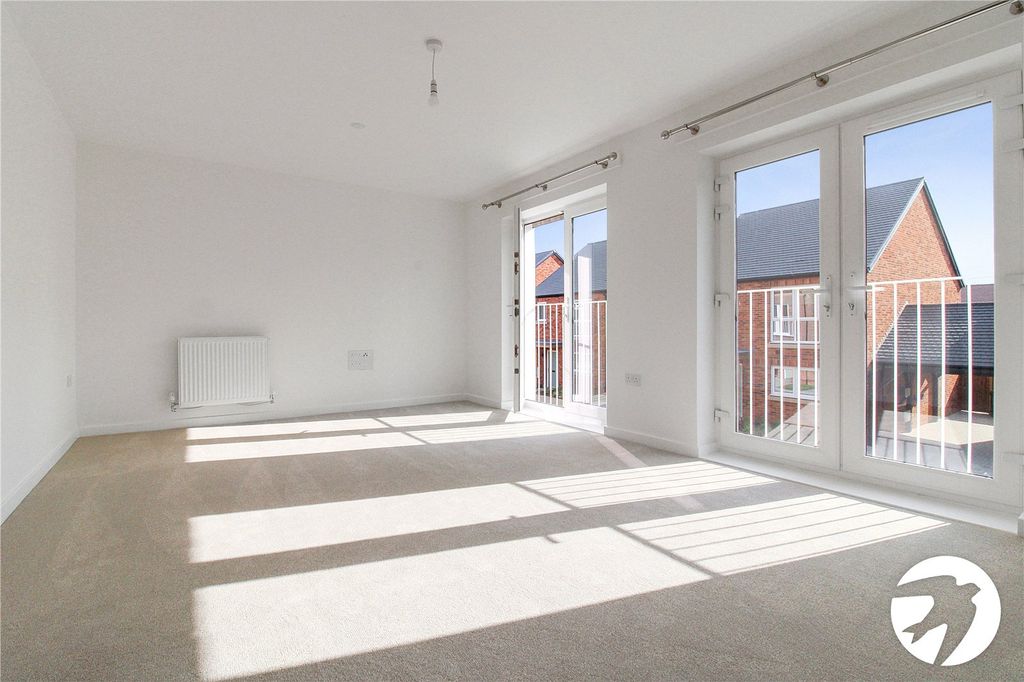 Property photo 2 of 11 Lounge