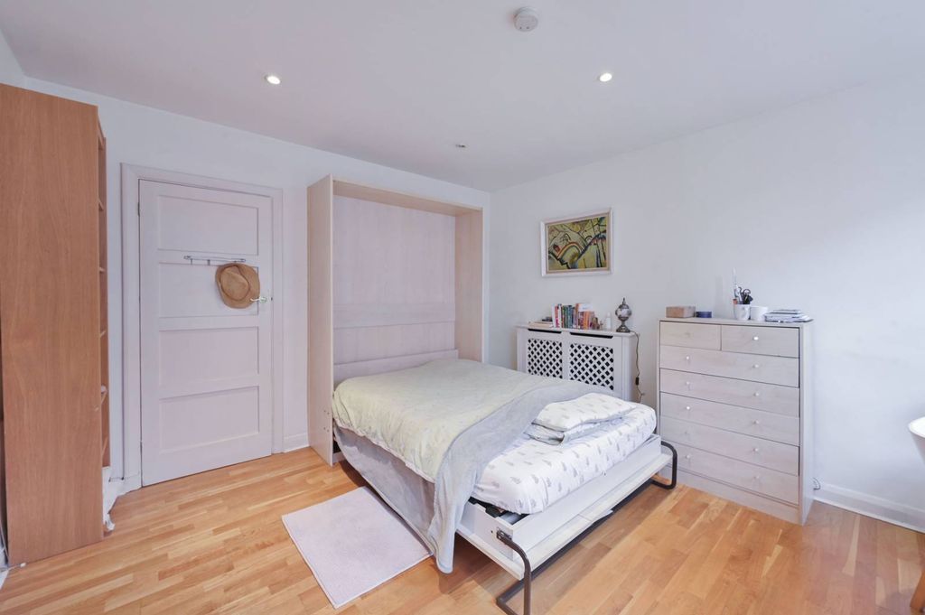 Property photo 3 of 6