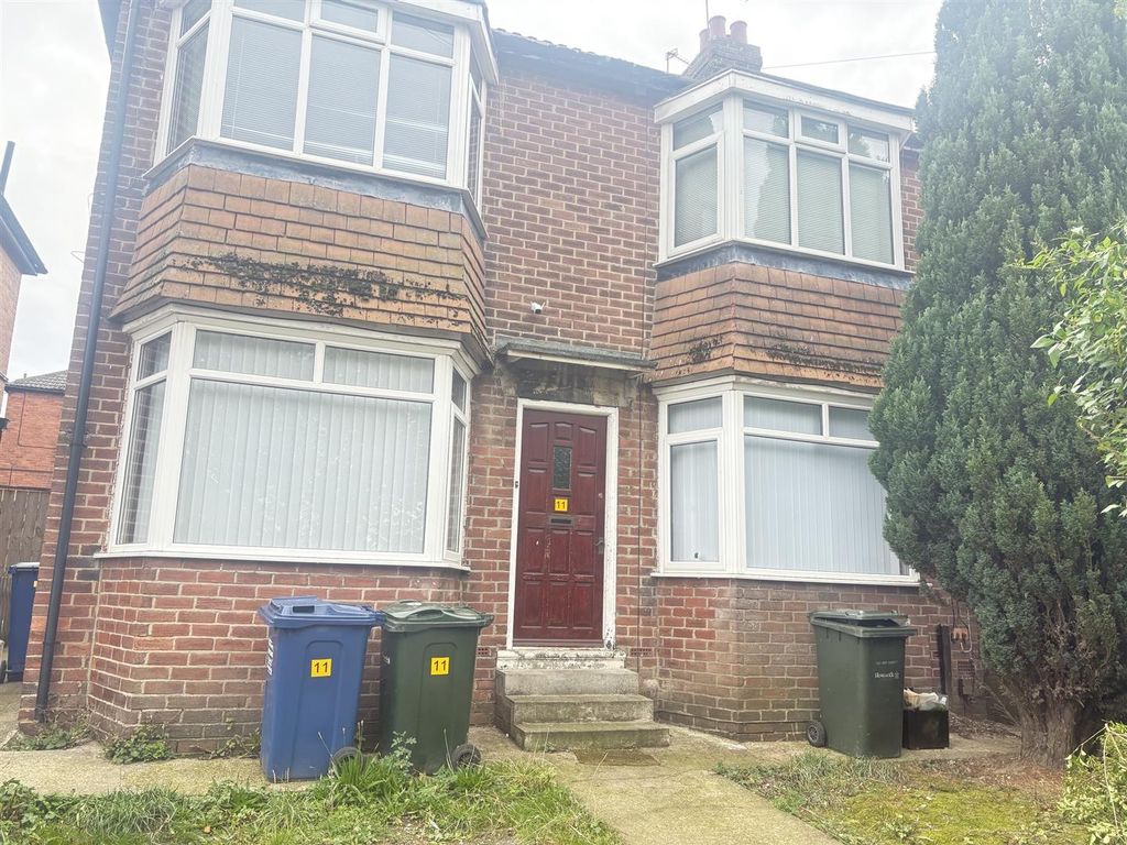 Property photo 1 of 12 11 Angerton - Front