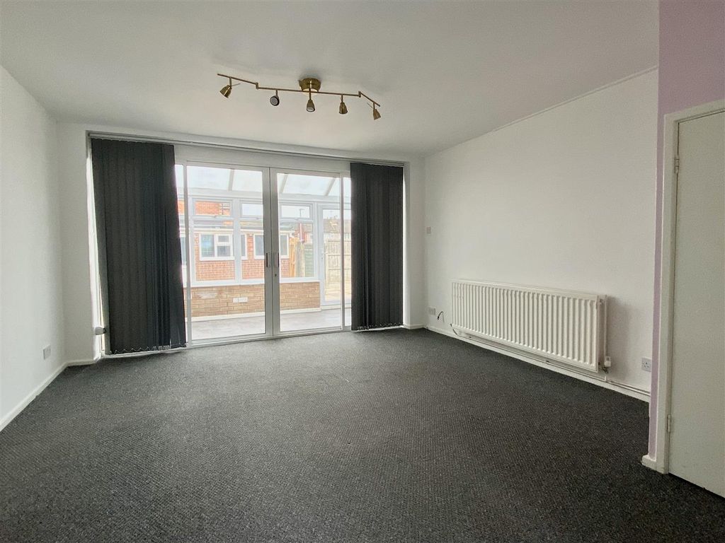 Property photo 3 of 14 Living Room