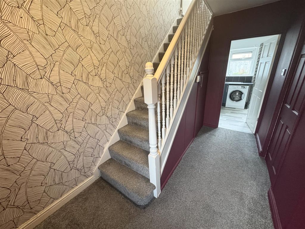 Property photo 3 of 8 Hallway