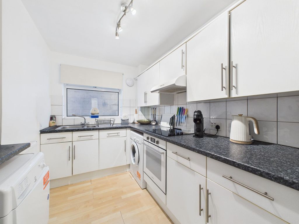 Property photo 2 of 8 Kitchen