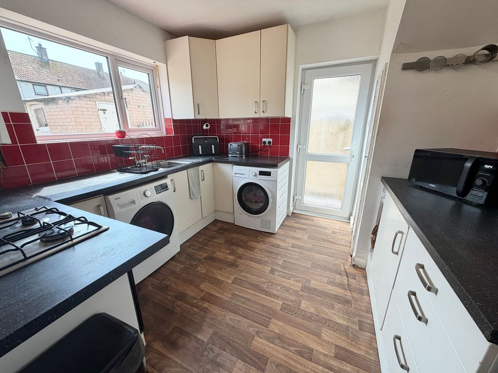 Property photo 3 of 12 Kitchen