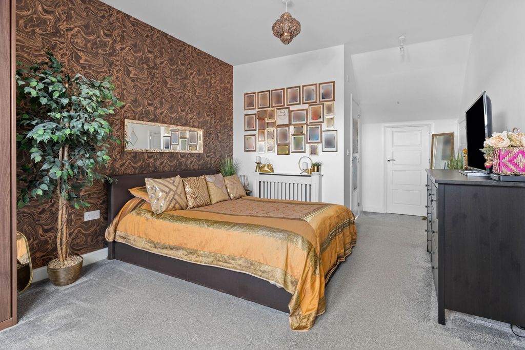 Property photo 3 of 28