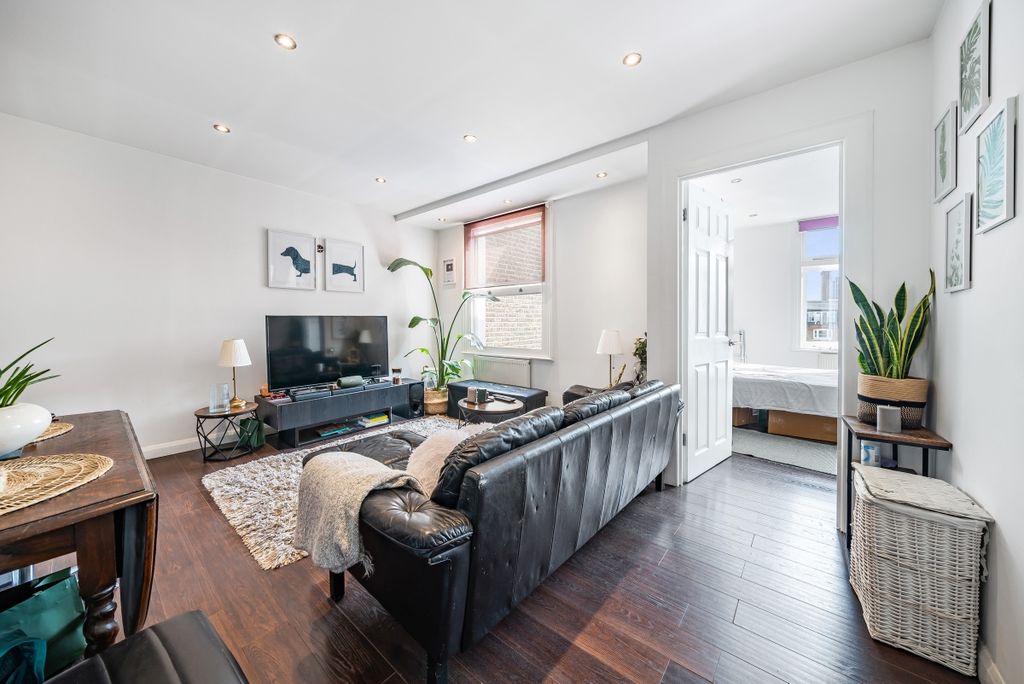 Property photo 2 of 11 Living Room