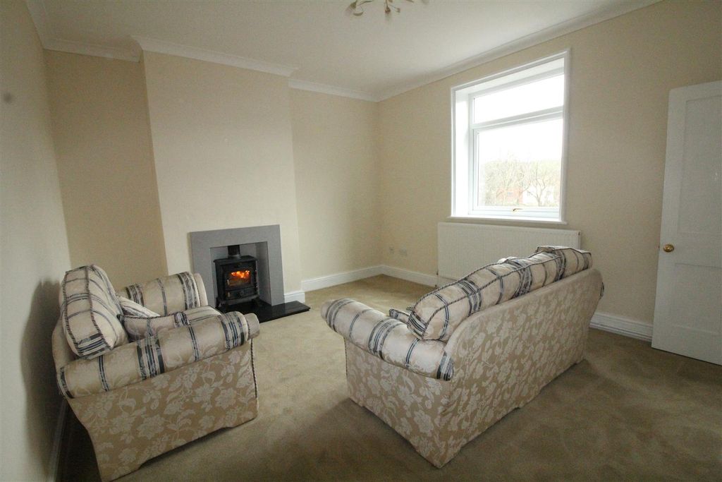 Property photo 3 of 9 Lounge