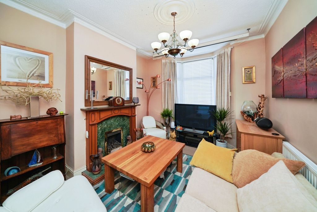 Property photo 2 of 10 Photo