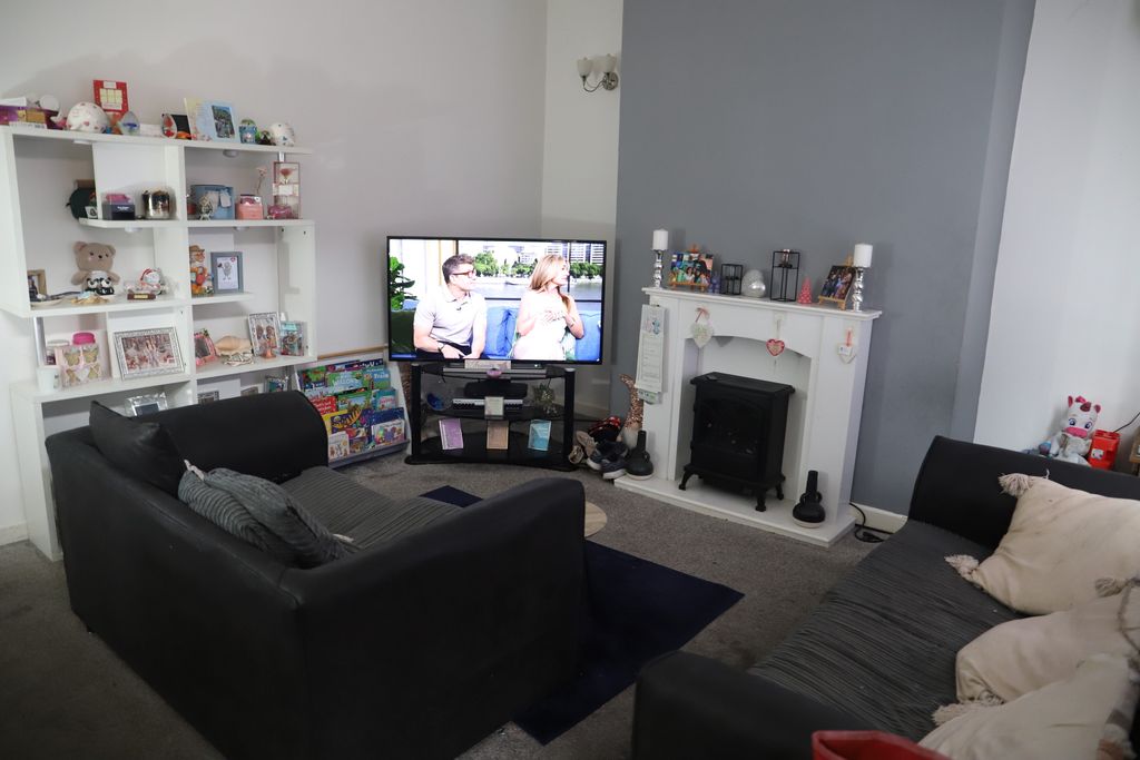 Property photo 2 of 11 Lounge
