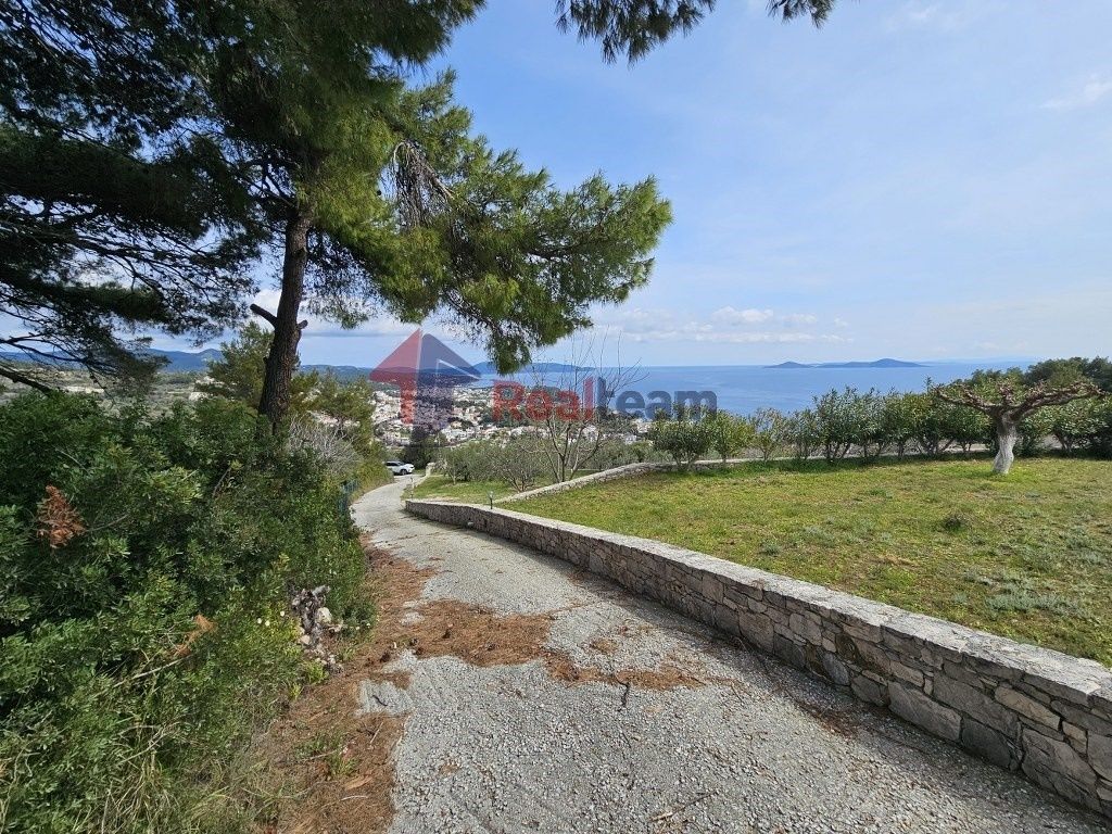 Property photo 2 of 25