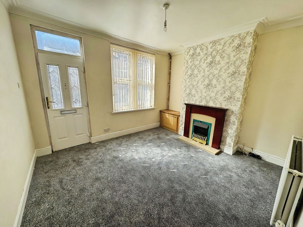 Property photo 2 of 13 F822Aaf4-c6Cf2F9B-Efcf-433d-9F18-A847c41A33A2