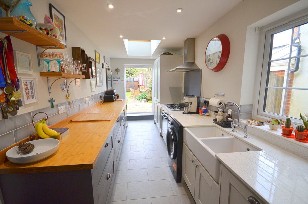 Property photo 2 of 16 Picture No. 27