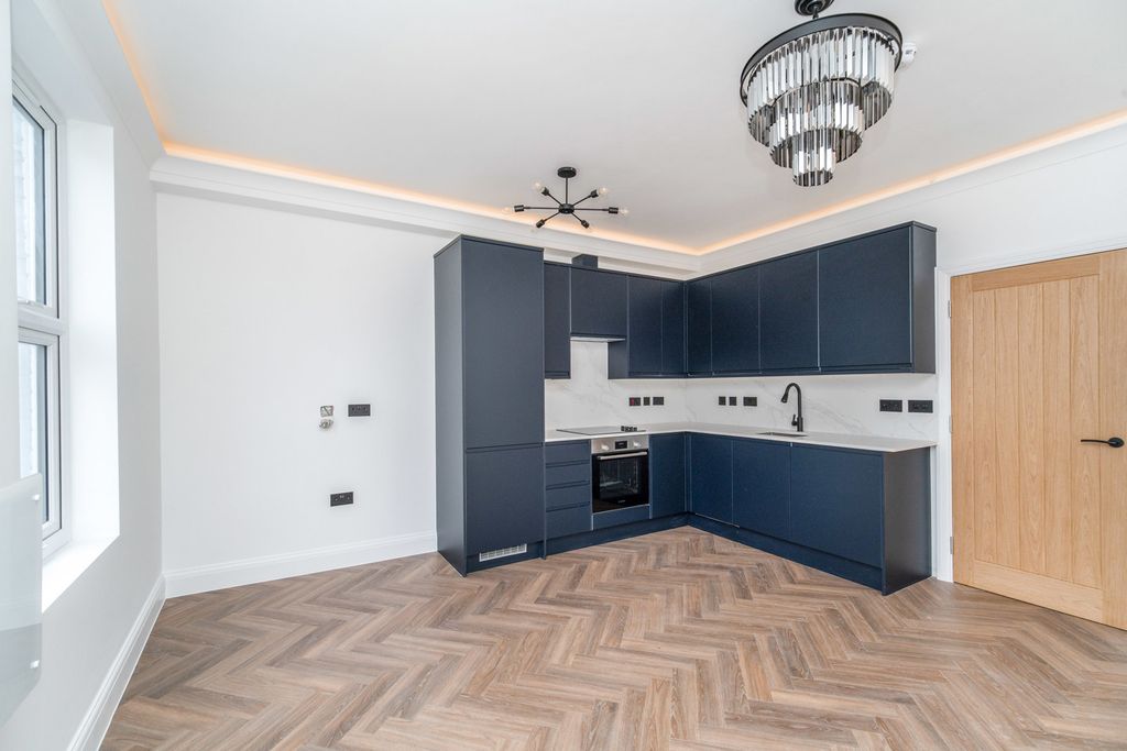 Property photo 3 of 20 Pbox-Img.Jpg