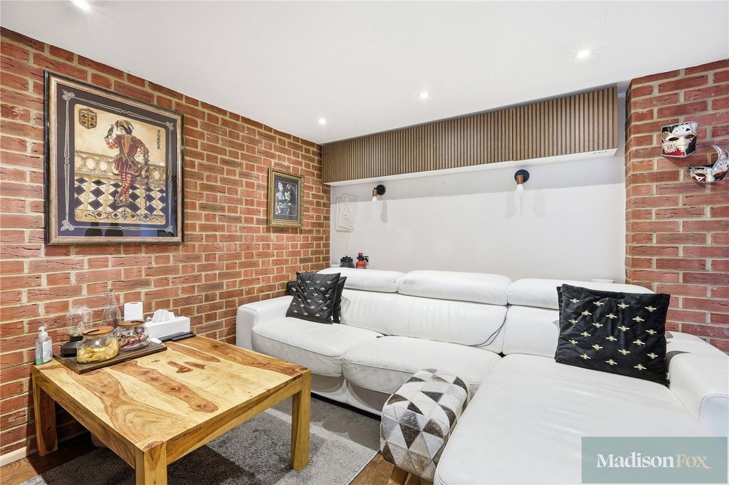 Property photo 2 of 31 Picture No. 03