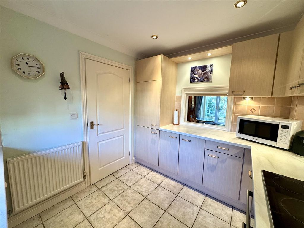 Property photo 3 of 28 Kitchen