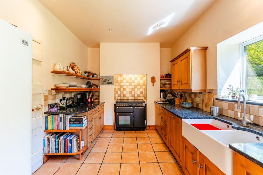 Property photo 2 of 20