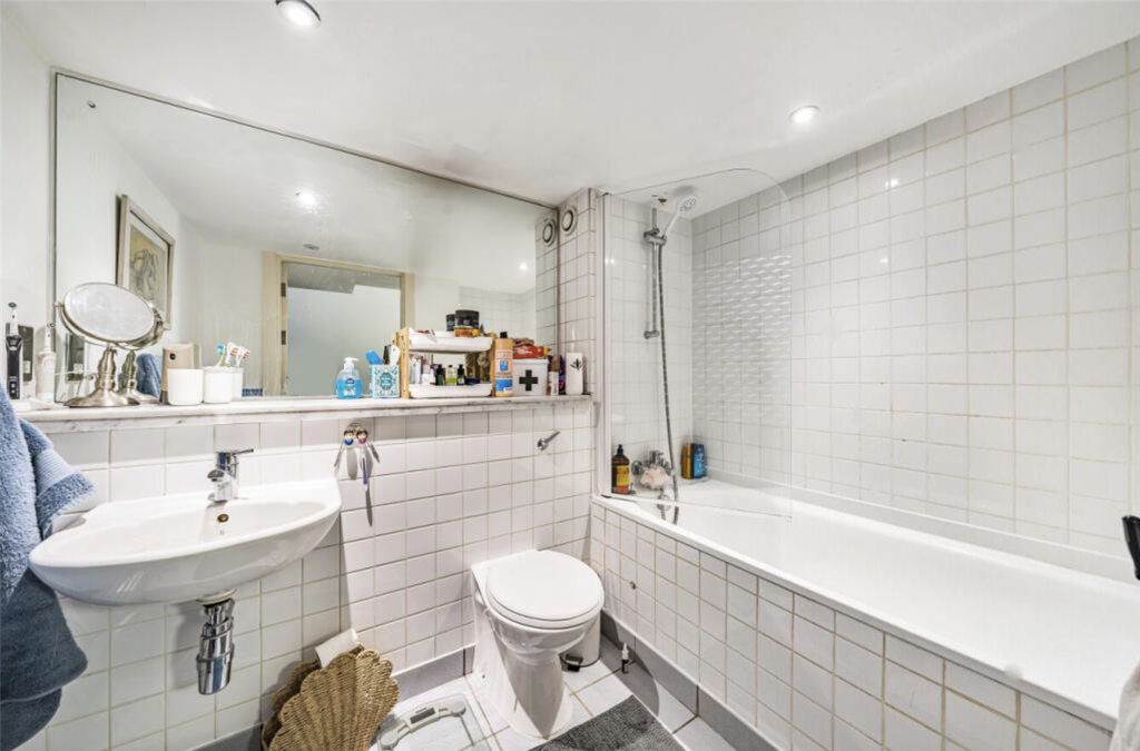 Property photo 3 of 4 4. Bathroom.Png