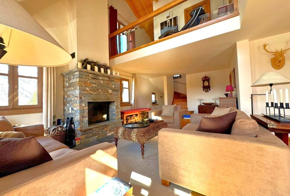 Property photo 3 of 16 Prestigious 4 Bedroo