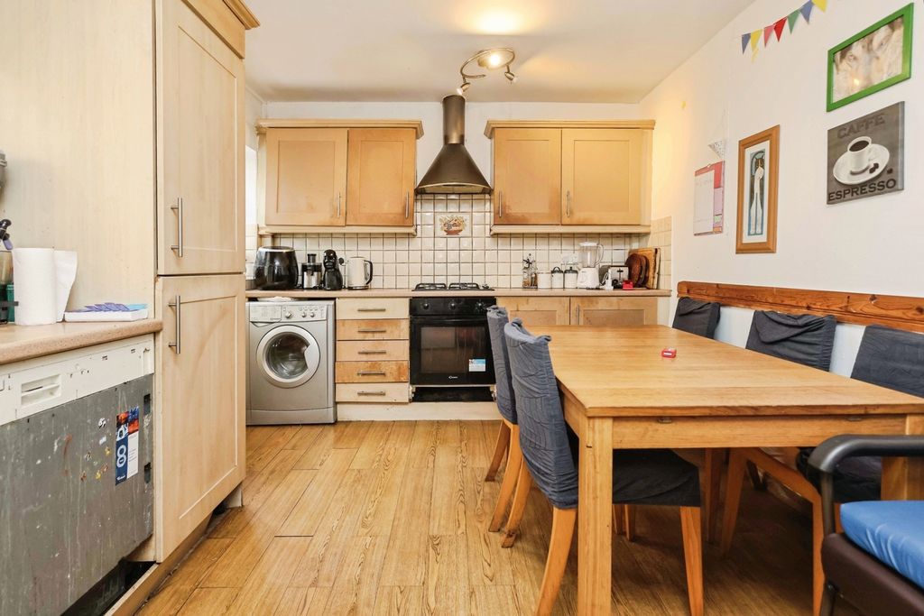 Property photo 3 of 18 Pbox-Img.Jpg