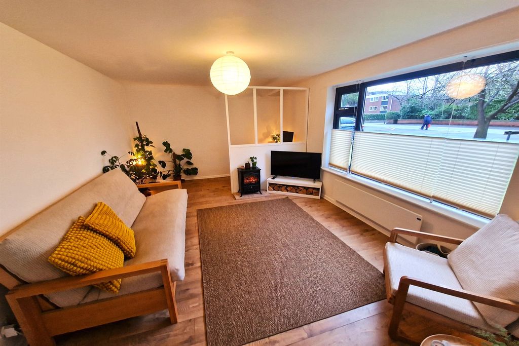 Property photo 1 of 9 (Main)