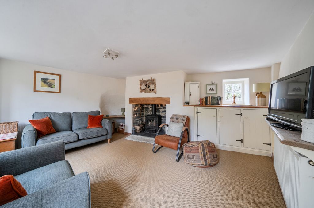 Property photo 3 of 23 1437984-10-69E202...