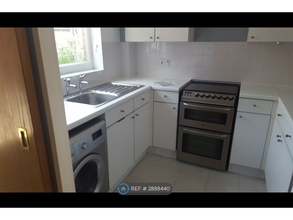 Property photo 2 of 9 Kitchen