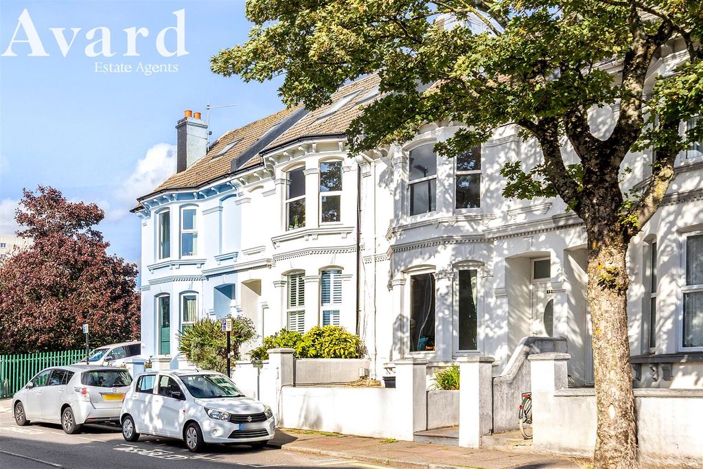 Property photo 2 of 15 Ditchling Road 148-027.Jpg