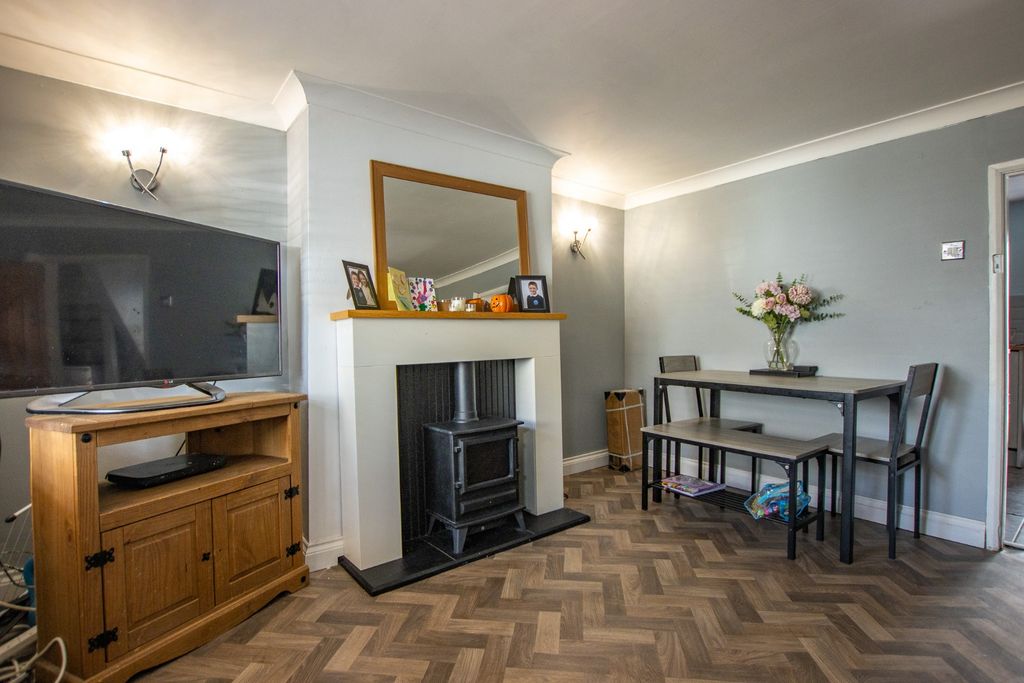 Property photo 2 of 14 4228313