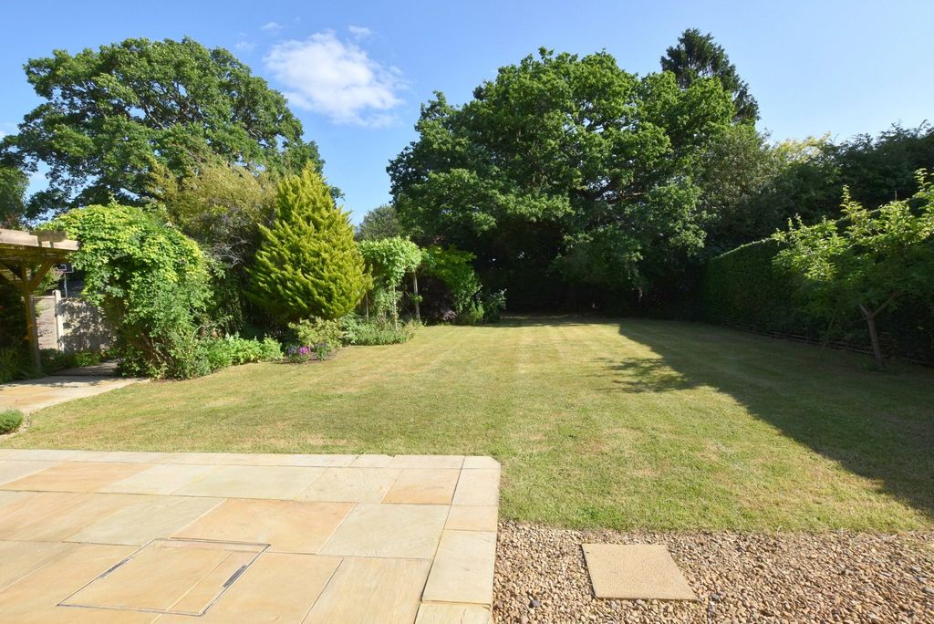 Property photo 2 of 18 Garden