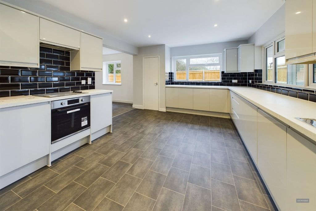 Property photo 2 of 23 Cam01745G0-Pr0054-Still029.Jpg