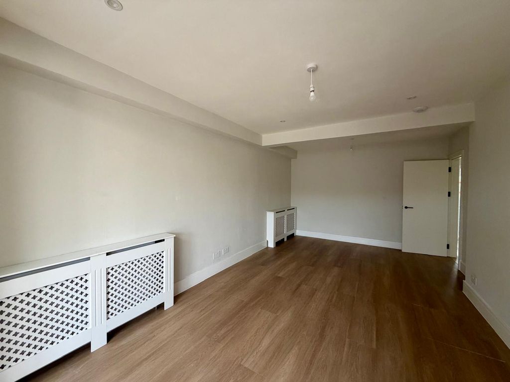 Property photo 1 of 10 Bourne View, Greenford Ub6