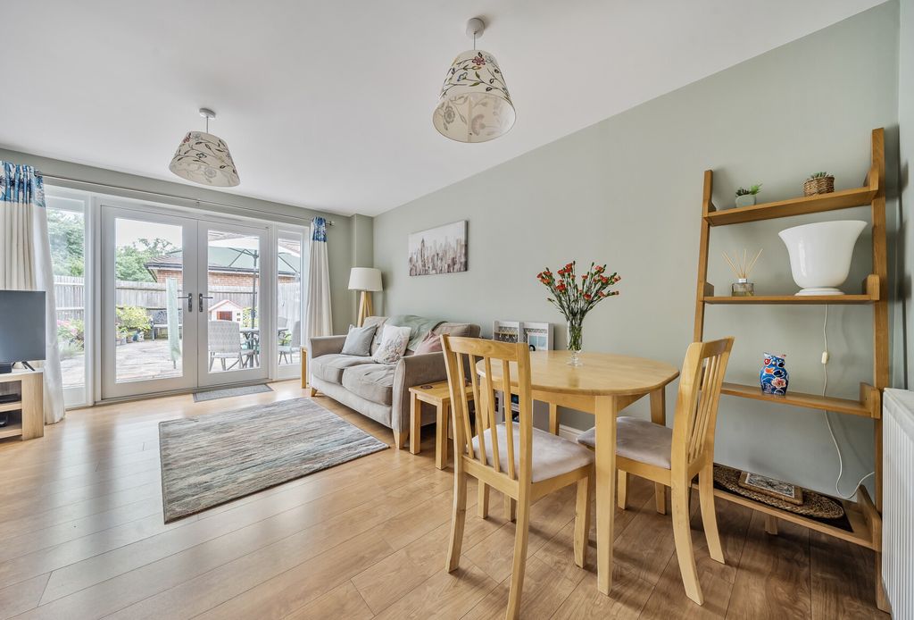 Property photo 2 of 14 1325630-12-688cd5...