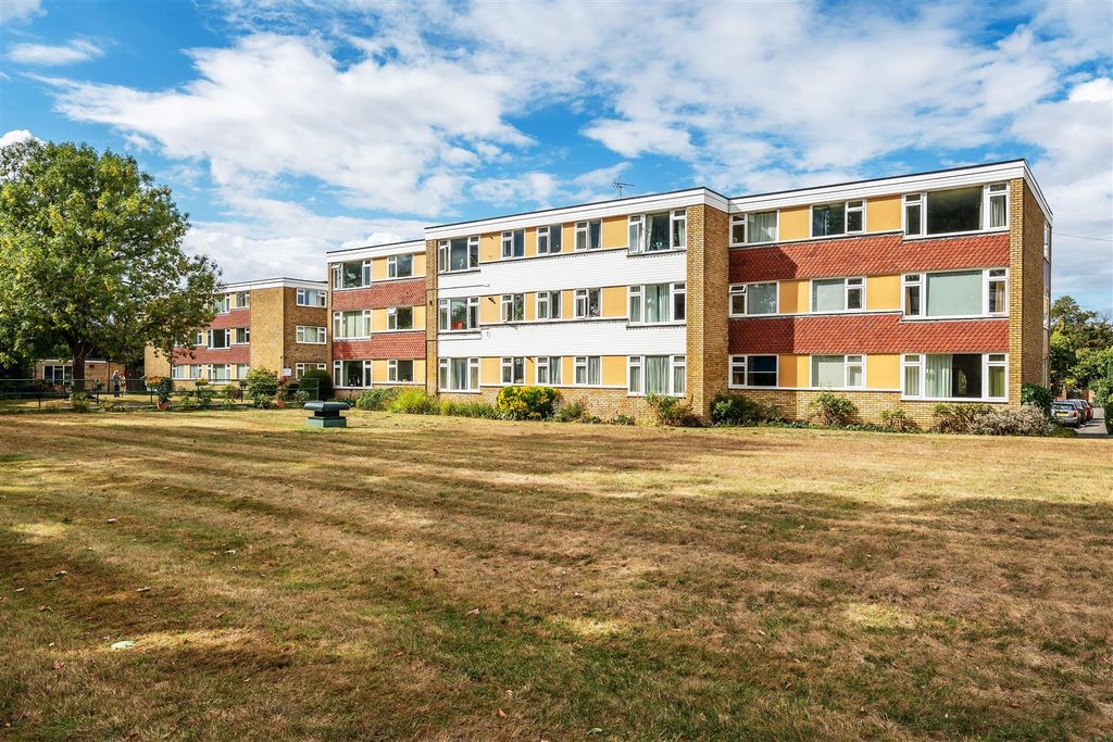Property photo 1 of 27 67-Sandown-Lodge-24.Jpg