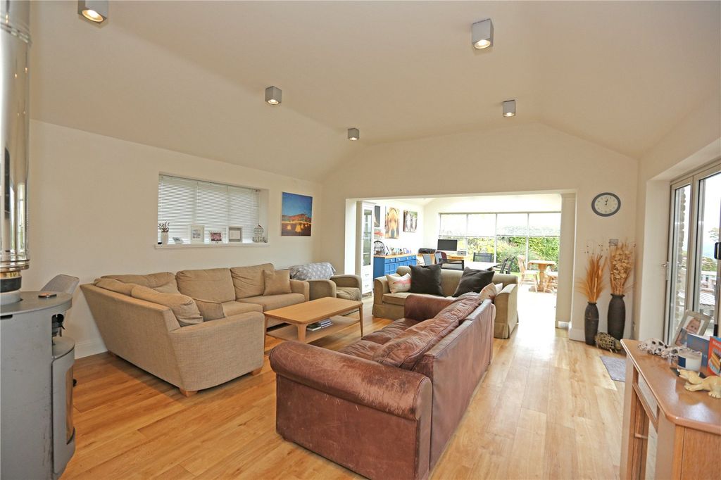 Property photo 3 of 18 Reception Room