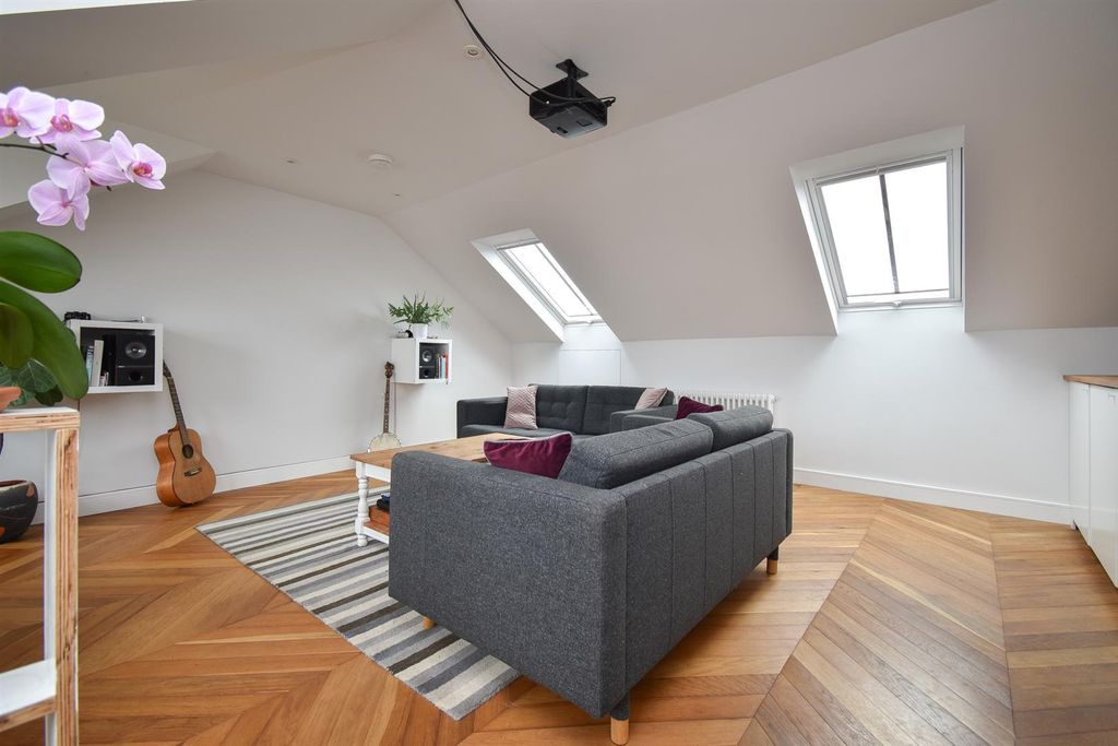 Property photo 1 of 20 Living Space